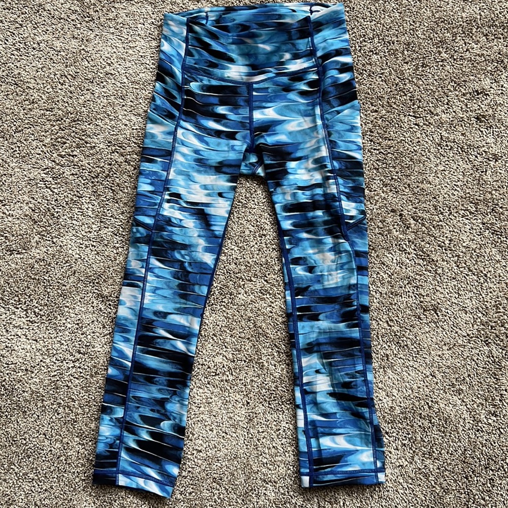 Lululemon crop leggings. Side pockets. Back zipper. Size 2